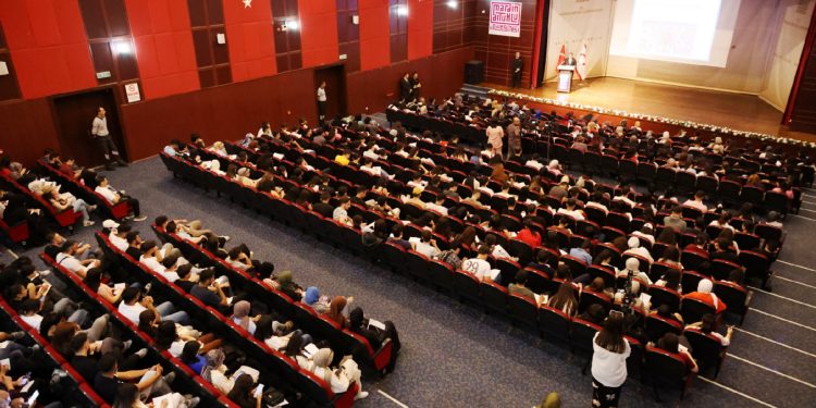 Meclis Başkanı Öztürkler Türkiye’de konferans verdi