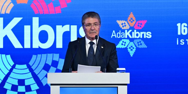 Üstel: KKTC izolasyonlara rağmen kararlılıkla yoluna devam ediyor