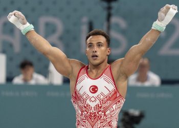 Milli cimnastikçi Adem Asil'den altın madalya