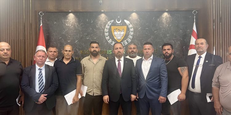 Tarım ve Doğal Kaynaklar Bakanı Çavuş, Kıbrıs Türk Çiftçiler Birliği’ni kabul etti