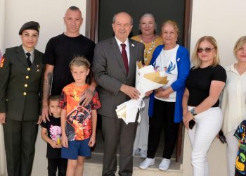 Cumhurbaşkanı Tatar, Anneler Günü vesilesiyle şehit ve gazi ailelerini ziyaret etti