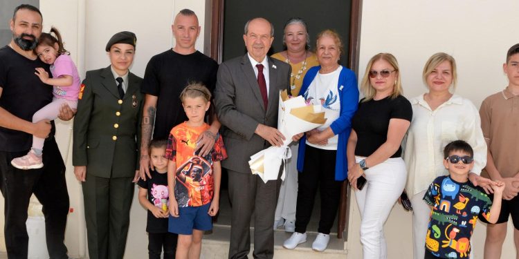 Cumhurbaşkanı Tatar, Anneler Günü vesilesiyle şehit ve gazi ailelerini ziyaret etti