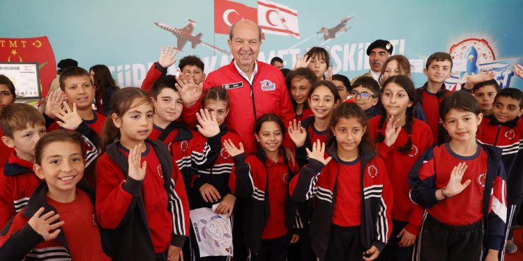 Cumhurbaşkanı Ersin Tatar, TEKNOFEST 2025’in ikinci gününde festival alanını ziyaret etti