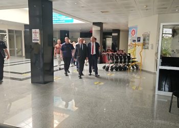 Cumhurbaşkanı Tatar, kazada yaralanan öğrencileri ziyaret etti