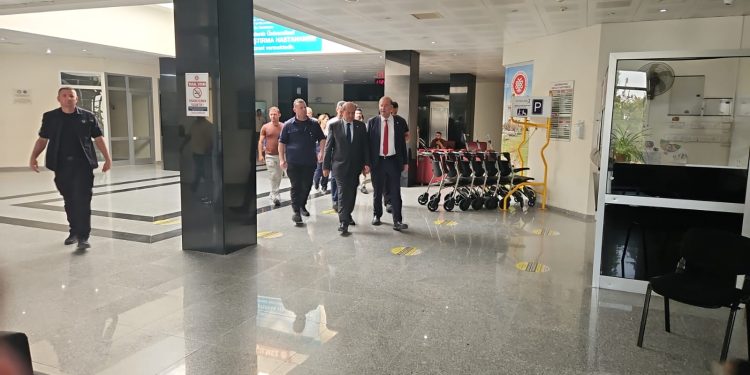Cumhurbaşkanı Tatar, kazada yaralanan öğrencileri ziyaret etti