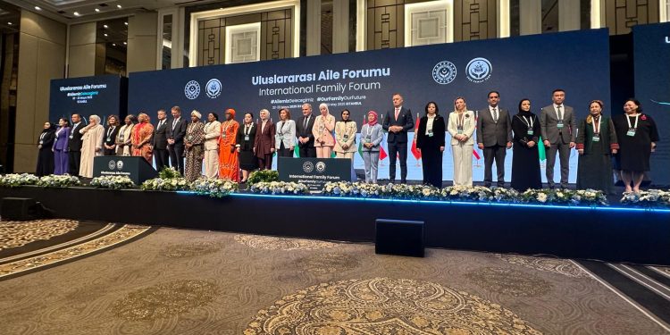 Gardiyanoğlu, İstanbul’daki Uluslararası Aile Forumu’na katıldı