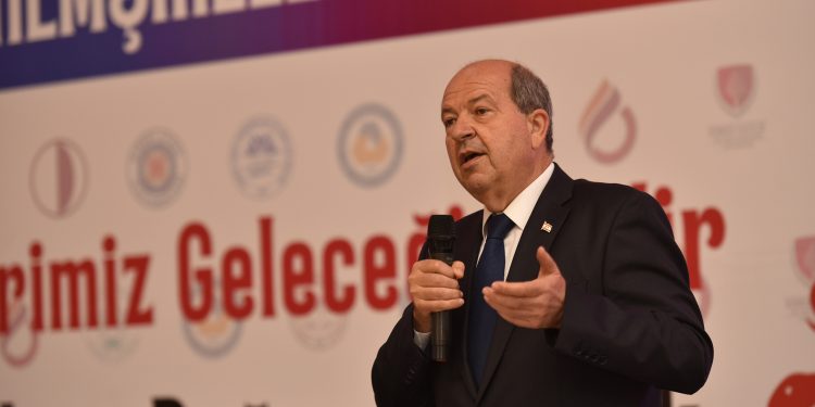 Tatar:Hemşireler ve ebeler, dil, din, ırk ayrımı yapmadan her türlü insana hizmet vererek KKTC’yi yüceltiyor