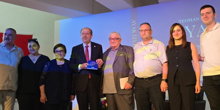 Cumhurbaşkanı Tatar, “Ayak İzlerim” adlı kitabın söyleşi ve imza gününe katıldı