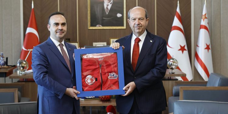 Cumhurbaşkanı Tatar, TC Sanayi ve Teknoloji Bakanı Mehmet Fatih Kacır’ı kabul etti