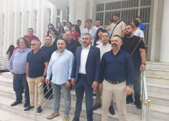 Sendikalar Posta Dairesi’nde uyarı grevi yaptı, süresiz grev uyarısında bulundu