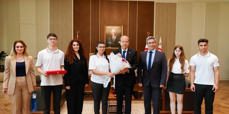 19 Mayıs Gençlik ve Spor Bayramı… Cumhurbaşkanı Tatar, öğrencileri kabul etti