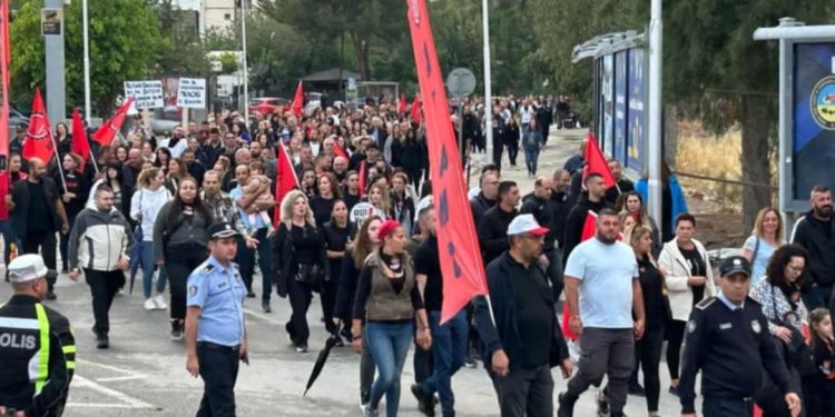Sendikalar, Disiplin Tüzüğü’ne karşı grev ve eylem yaptı