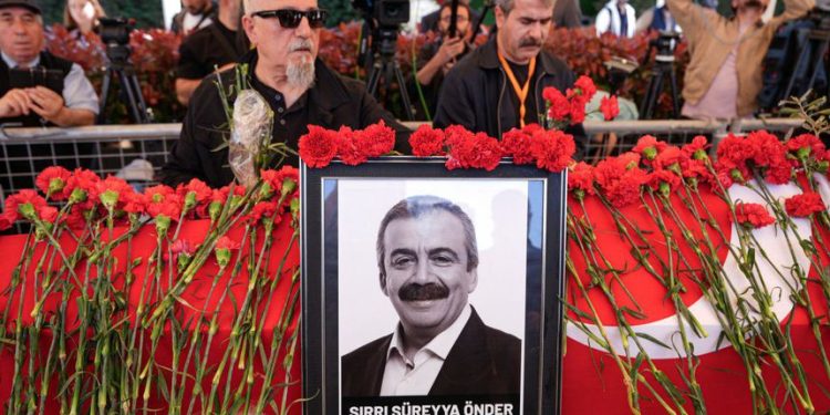 Önder son yolculuğuna uğurlandı