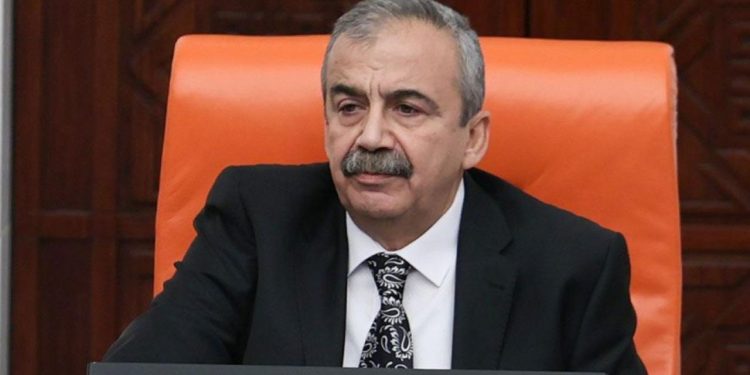 Sırrı Süreyya Önder bugün son yolculuğuna uğurlanıyor