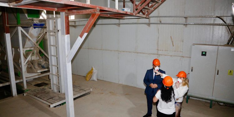 Cumhurbaşkanının eşi Sibel Tatar, Akdoğdu Drifil Pelet Yem Fabrikasını ziyaret etti