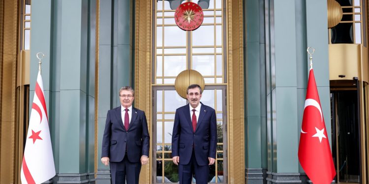 TC Cumhurbaşkanı Yardımcısı Yılmaz, Başbakan Üstel ile görüştü