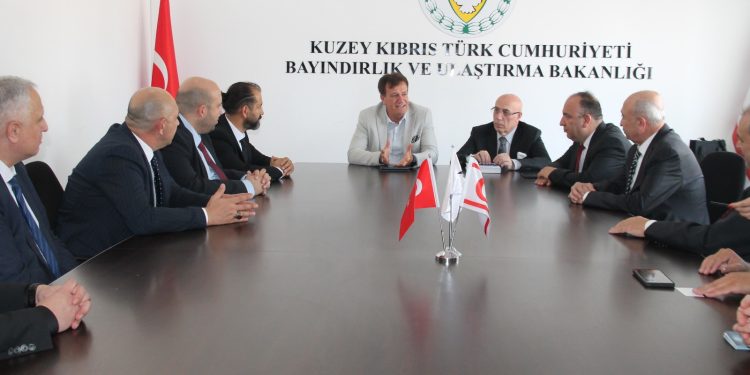 Arıklı, Türk Dünyası Mühendisler ve Mimarlar Birliği heyetini kabul etti