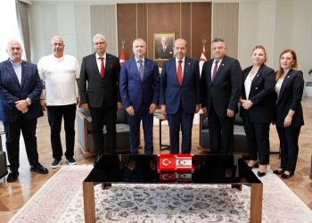 Cumhurbaşkanı Tatar Adanalı iş insanları heyetini kabul etti