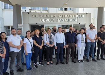 KTHES, Tıp-İş, KTAMS ve KTHEB Dr. Burhan Nalbantoğlu Devlet Hastanesi önünde açıklama yaptı