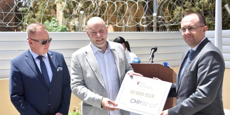 Slovakya’dan Kayıp Şahıslar Komitesi’ne 10 bin euro bağış