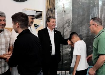 Başbakan Üstel bayram namazını Alsancak’ta kıldı