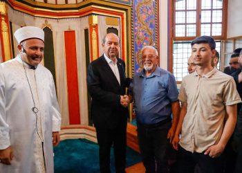 Cumhurbaşkanı Tatar bayram namazını Selimiye Camisi’nde kıldı