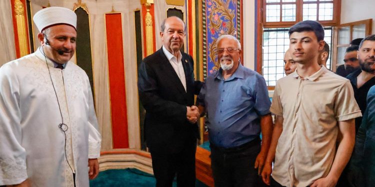 Cumhurbaşkanı Tatar bayram namazını Selimiye Camisi’nde kıldı