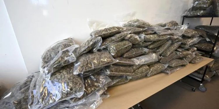 Larnaka’da yolcu beraberi 18 kiloya yakın uyuşturucu…