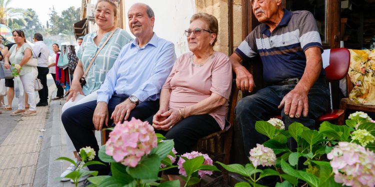 Cumhurbaşkanı Tatar Lefke’deki Ceviz Festivali’nde halkla bir araya geldi