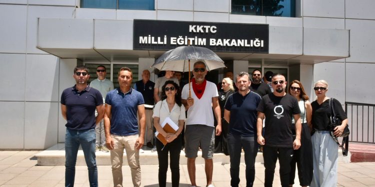 KTOEÖS Milli Eğitim Bakanlığı önünde eylem yaptı