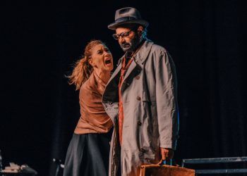 Kıbrıs Tiyatro Festivali kapsamında “Aşk Biter mi?” oyunu KÜKOM’da sahnelendi