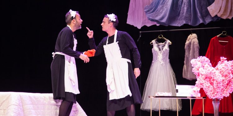 21. Kıbrıs Tiyatro Festivali’nde “Hizmetçiler” oyunu sahnelendi