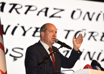 AKÜN mezuniyet töreninde konuşan Tatar, teknoloji çağında gençleri geleceğe hazırlamanın önemli olduğunu vurguladı