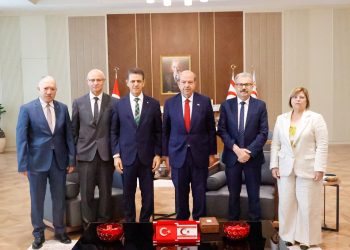 Cumhurbaşkanı Tatar, Kamu Hizmeti Komisyonu Başkanı Köseoğlu ve beraberindeki heyeti kabul etti