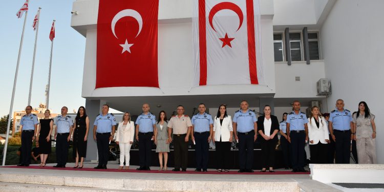Terfi eden polislere rütbeleri takıldı