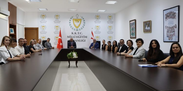 Çavuşoğlu, AÖA Başkanı Konedralı ve akademi öğretmenlerini kabul etti