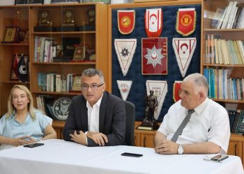 CTP Genel Başkanı Erhürman, Emekli Polisler Derneği’ni ziyaret etti