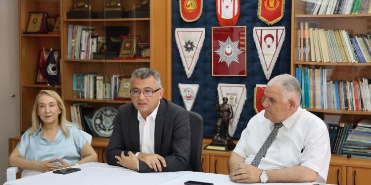 CTP Genel Başkanı Erhürman, Emekli Polisler Derneği’ni ziyaret etti