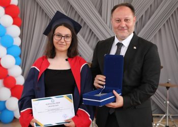 Öztürkler, Güzelyurt Kurtuluş Lisesi mezuniyet törenine katıldı