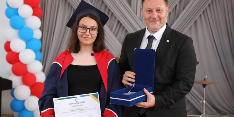 Öztürkler, Güzelyurt Kurtuluş Lisesi mezuniyet törenine katıldı