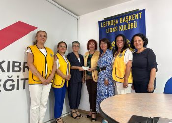 Lefkoşa Başkent Lions Kulübü, KTEV’i ziyaret ederek burs fonuna bağışta bulundu