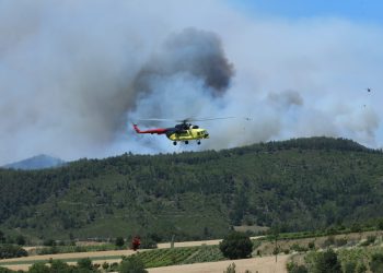 Türkiye’de  orman yangınlarına havadan ve karadan müdahale ediliyor