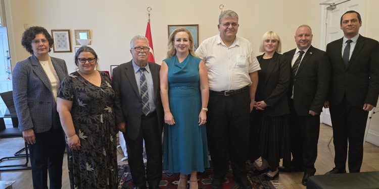 Sibel Tatar’ın girişimleriyle İngiltere’deki Türk okullarına destek verilecek