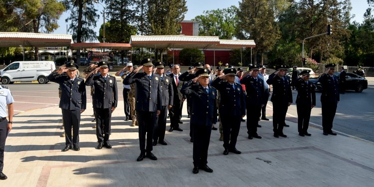 Polis Günü dolayısıyla Polis Genel Müdürü Kasım Kuni ve heyeti anıtlara çelenk koydu