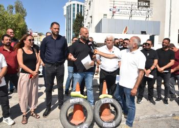 EL-SEN, KIB-TEK önünde basın açıklaması yaptı