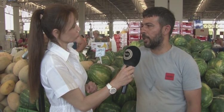 Üretici Ahmet Uzunkaya özellikle lezzetli karpuz seçiminde dikkat edilmesi gerekenleri anlattı