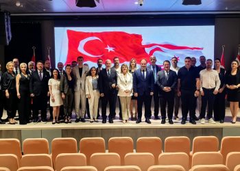 Meclis Başkanı Öztürkler, Girne Amerikan Üniversitesi ve Girne Koleji heyetlerini kabul etti