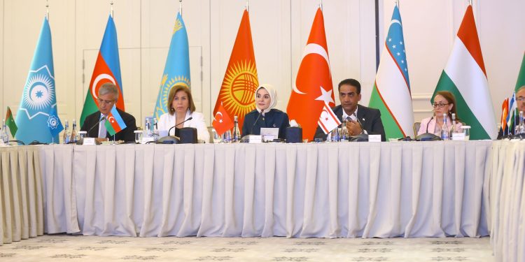 Bakü’de “TDT Ülkelerinde Aileyi Destekleyici Politikalar” etkinliği düzenlendi..Etkinliğe, KKTC’den de yetkililer katıldı