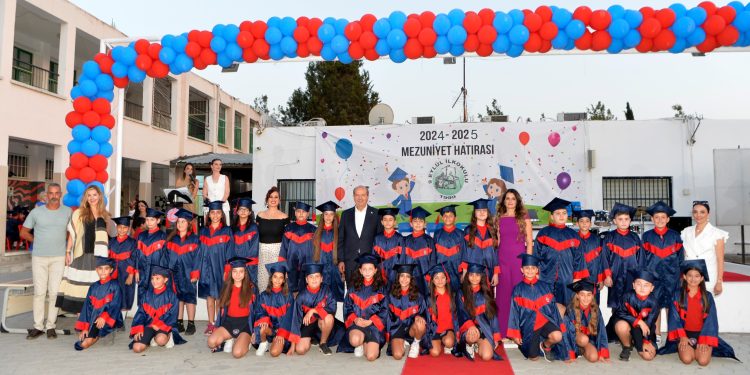 Cumhurbaşkanı Tatar, Lefkoşa 9 Eylül İlkokulu’nun mezuniyet törenine katıldı