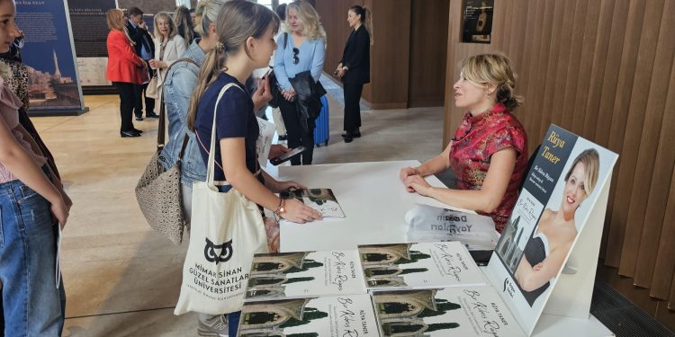 Rüya Taner’den İstanbul AKM’de “Asya’nın Tatlı Suları” resitali